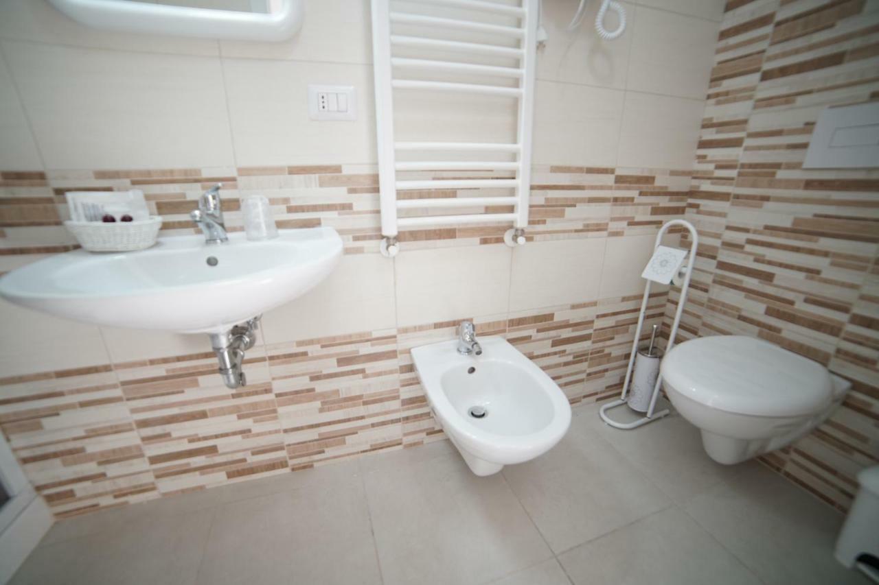 Deluxe Double Room,850895576:JPEG